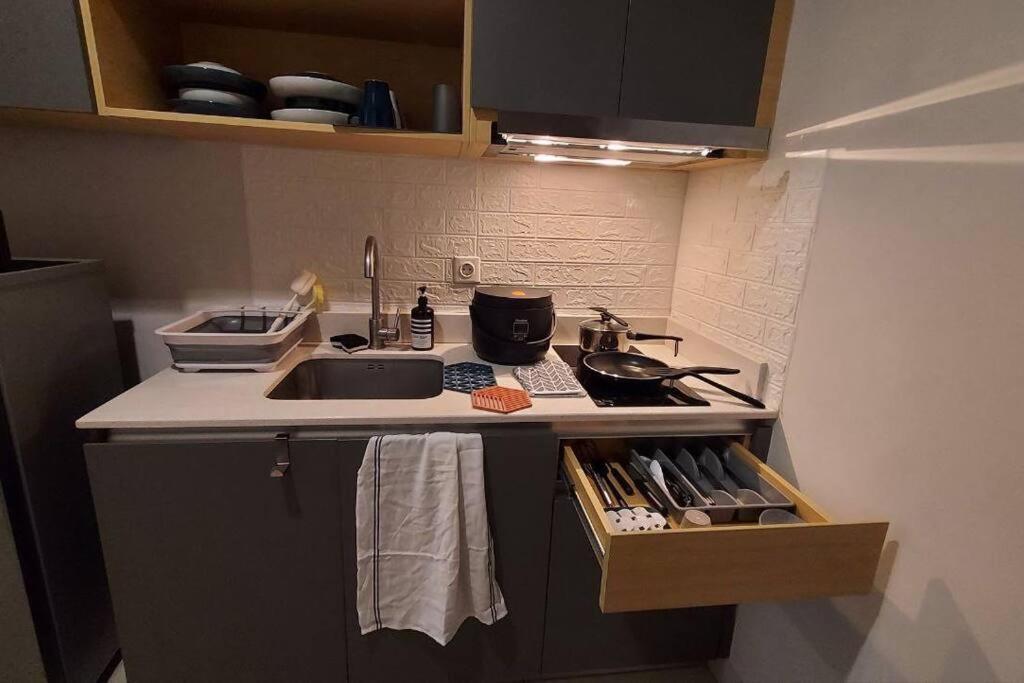 2 Bed Room Apartment In West Jakarta Eksteriør bilde
